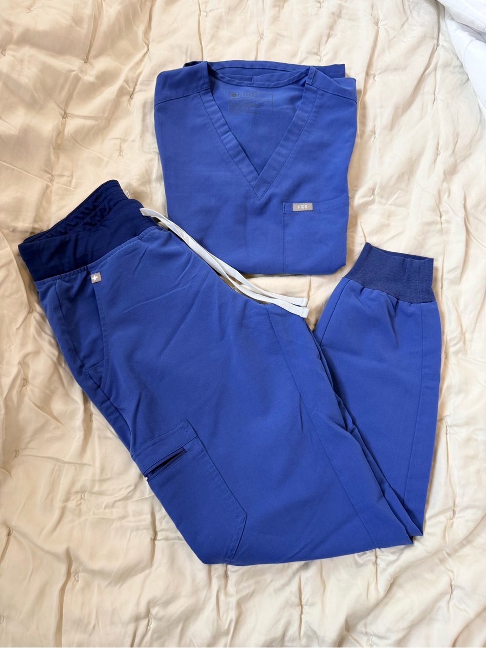 Figs women’s blue small Scrub Top and small reg Jogger Scrub Set